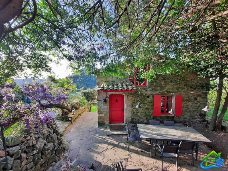 joux face maison et terrasse et logo clim
